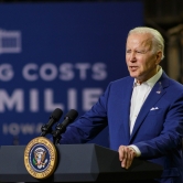 Biden speaks to crowd (1/3)